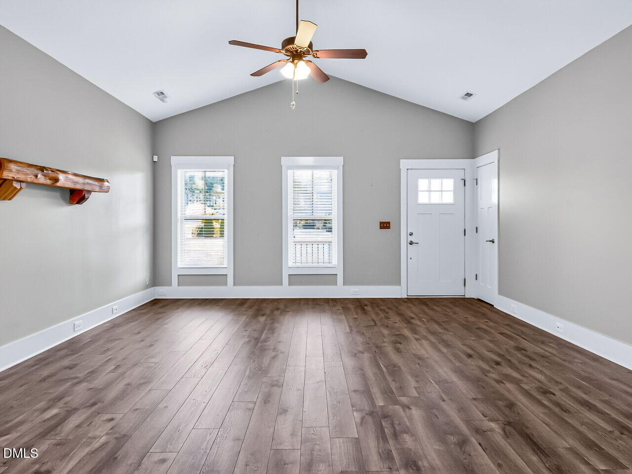 137 Bella Square Smithfield, NC 27577 - Photo 4 of 28 004-1280x960-living-room