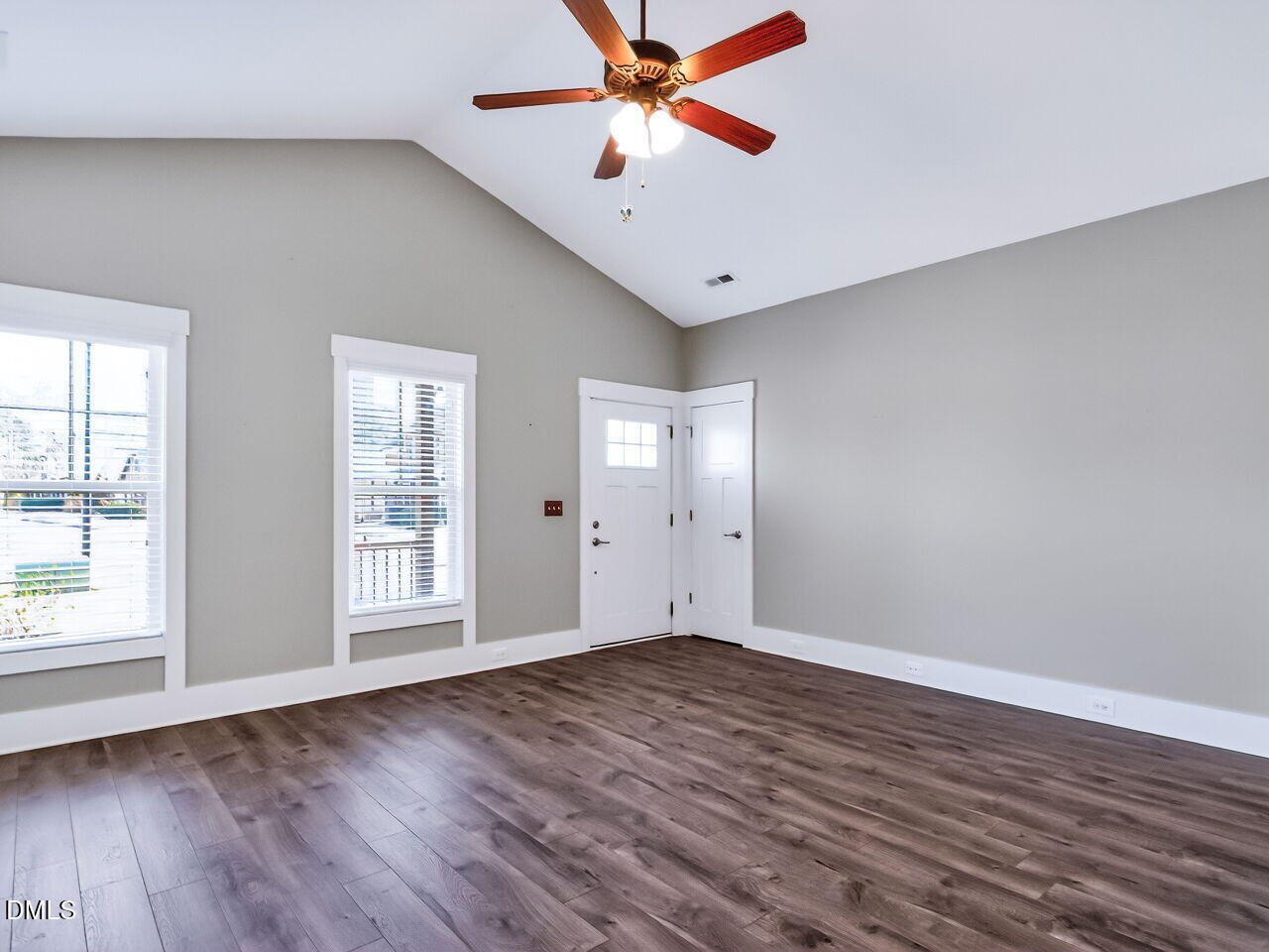 137 Bella Square Smithfield, NC 27577 - Photo 5 of 28 005-1280x960-living-room