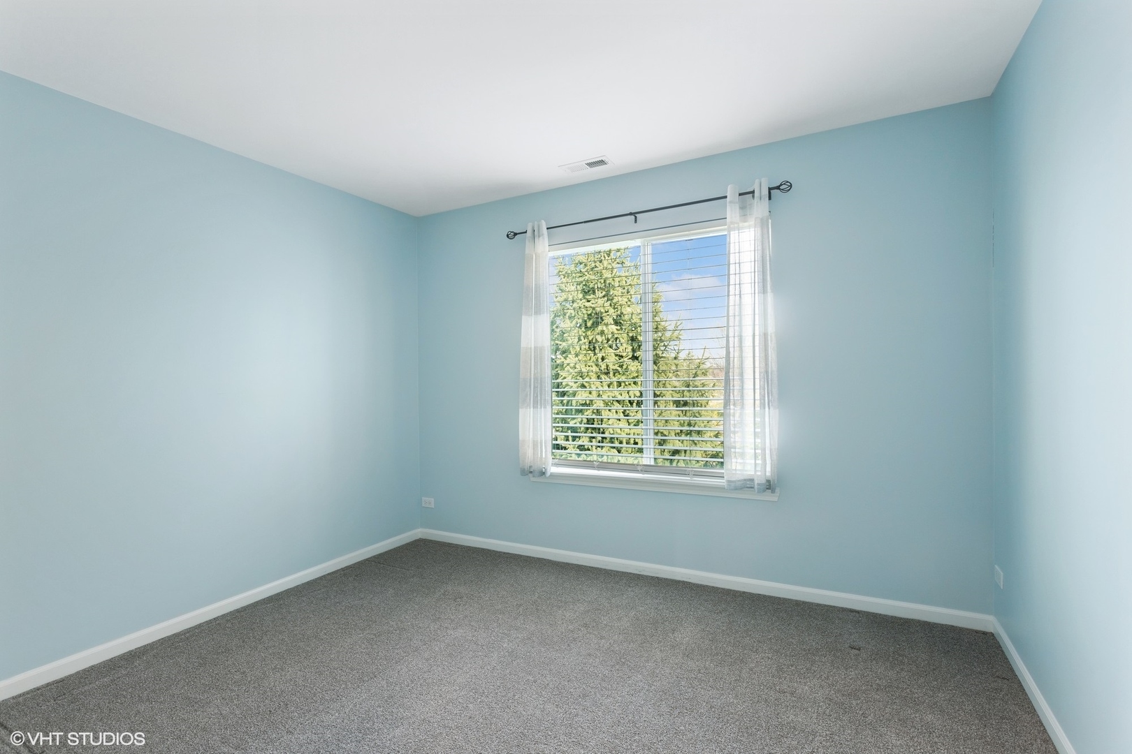 1724 Fredericksburg Lane Aurora, IL 60503 - Photo 13 of 20 an empty room with a window