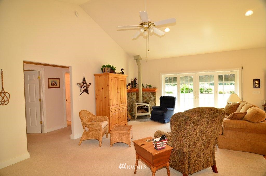 8749 181st Way Southwest Rochester, WA 98579 - Photo 4 of 15
