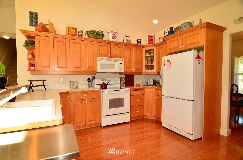 8749 181st Way Southwest Rochester, WA 98579 - Photo 7 of 15