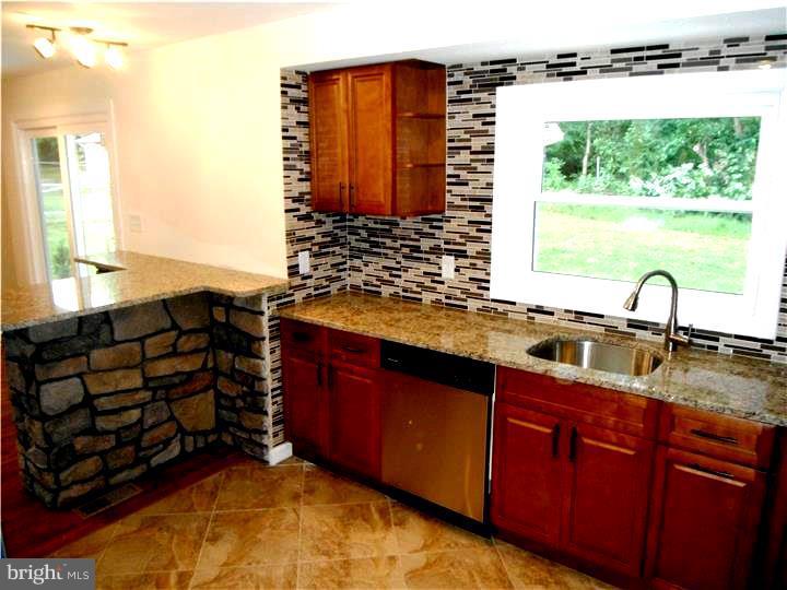207 Stanford Road Fairless Hills, PA 19030 - Photo 14 of 22 Kitchen