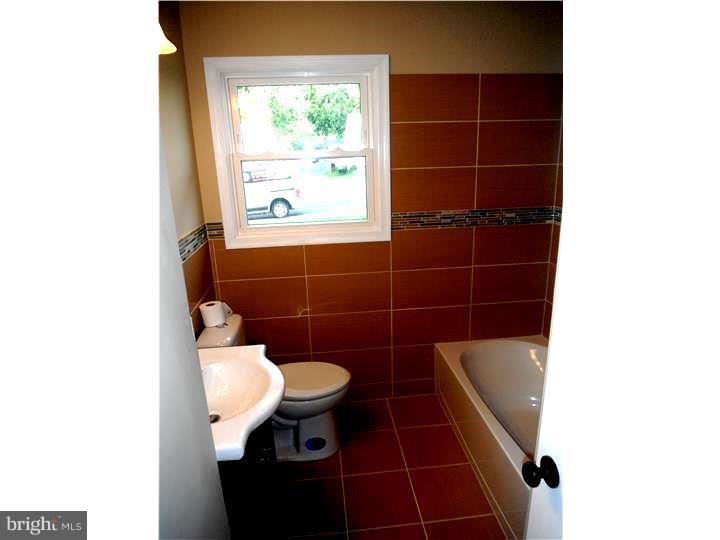 207 Stanford Road Fairless Hills, PA 19030 - Photo 17 of 22 Bathroom