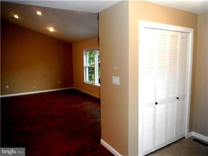 207 Stanford Road Fairless Hills, PA 19030 - Photo 5 of 22 Foyer