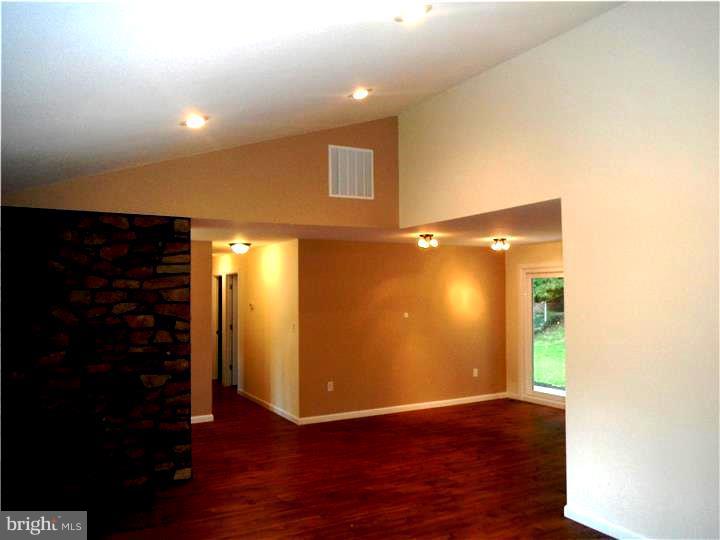 207 Stanford Road Fairless Hills, PA 19030 - Photo 7 of 22 Living Room