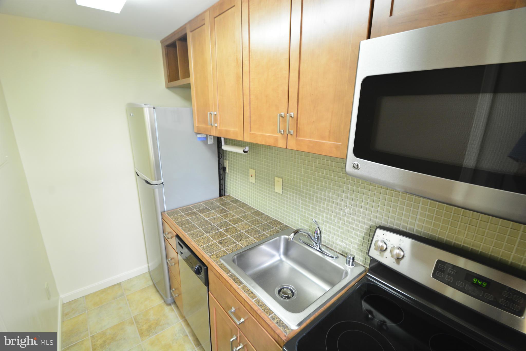 1728 North Rhodes Street, Unit 5279 Arlington, VA 22201 - Photo 11 of 18 Kitchen