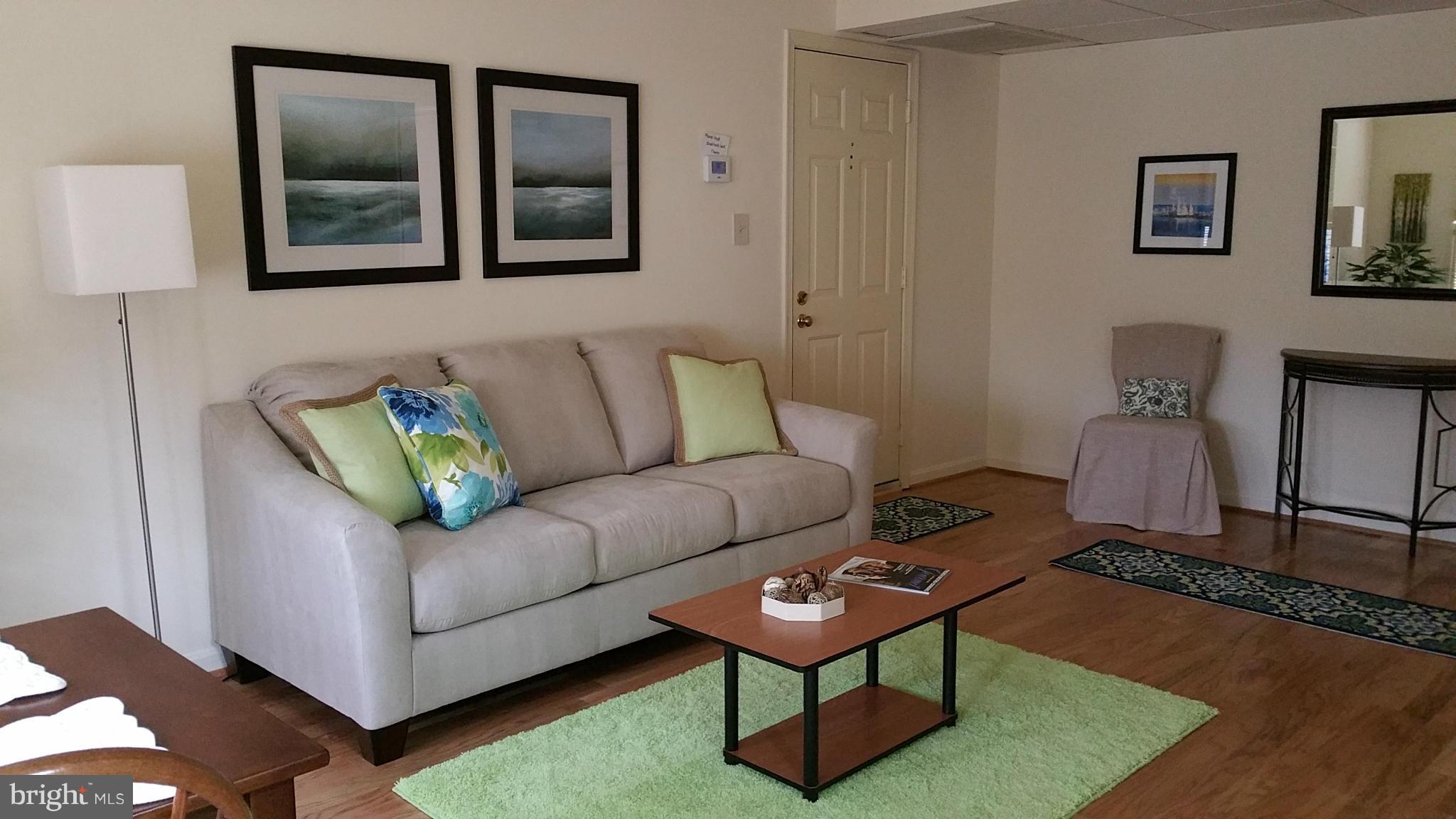 1728 North Rhodes Street, Unit 5279 Arlington, VA 22201 - Photo 5 of 18 Living Room