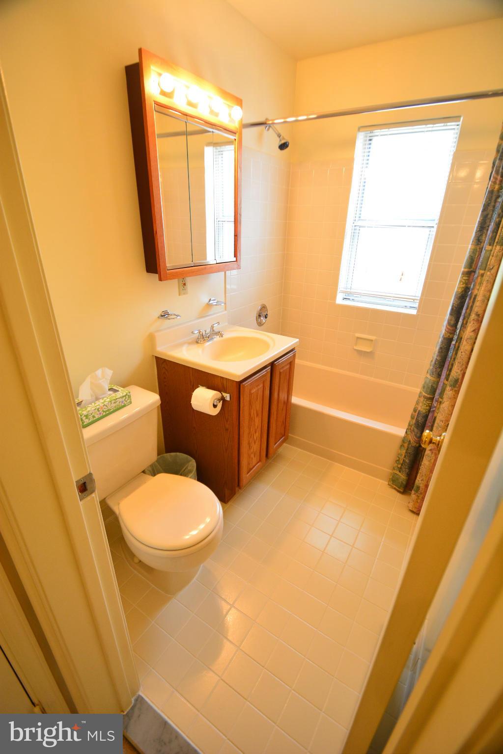 1728 North Rhodes Street, Unit 5279 Arlington, VA 22201 - Photo 8 of 18 Bath