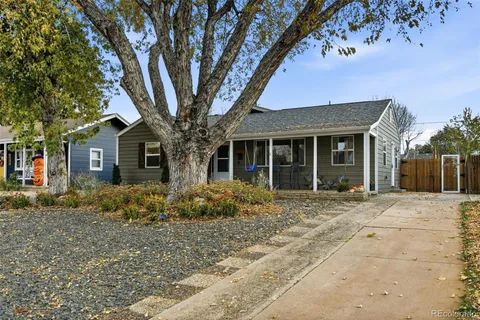 a front view of house with yard