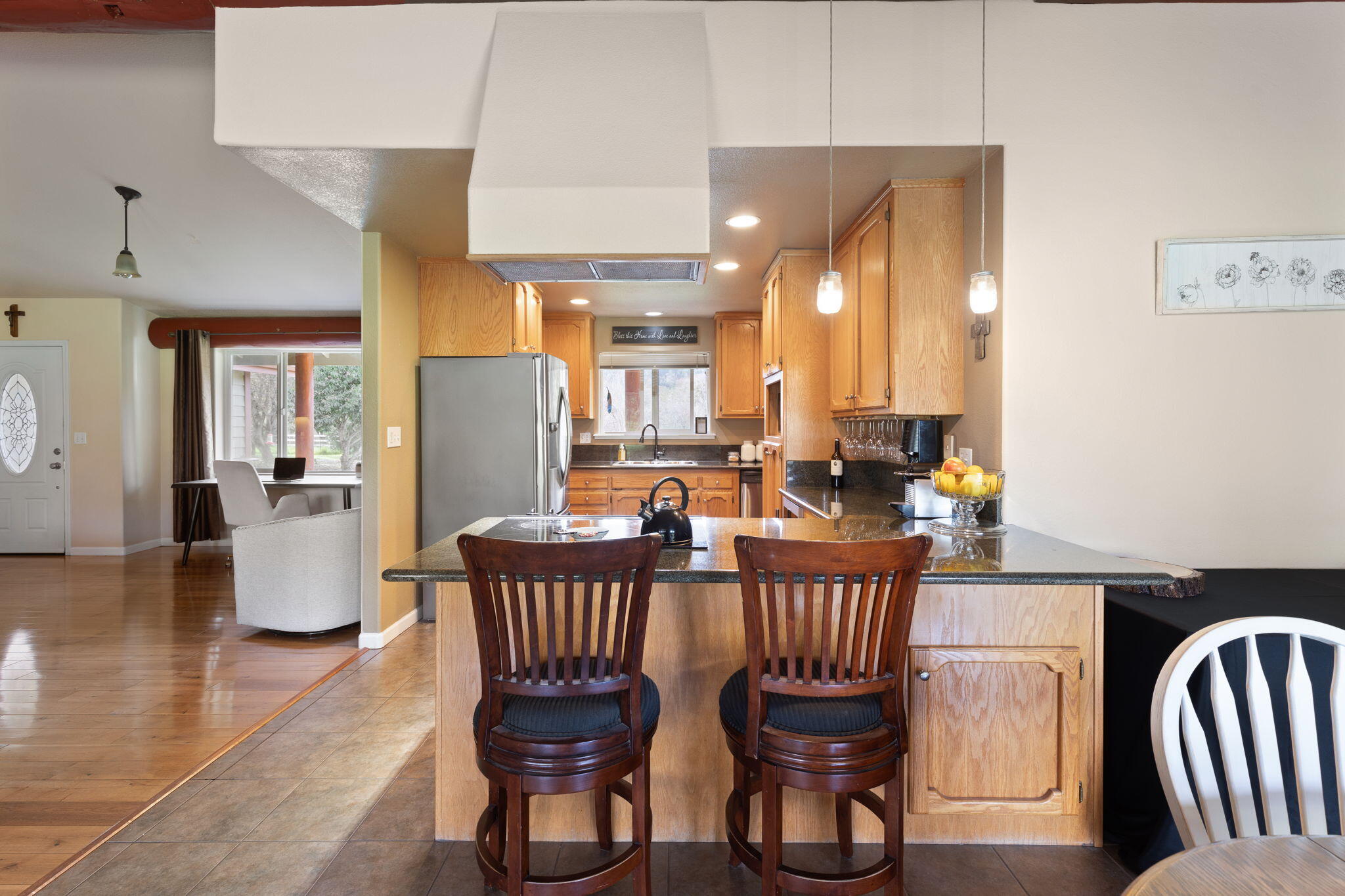 379 Oak Ranch Road Grants Pass, OR 97526 - Photo 13 of 38 10_dining-room1