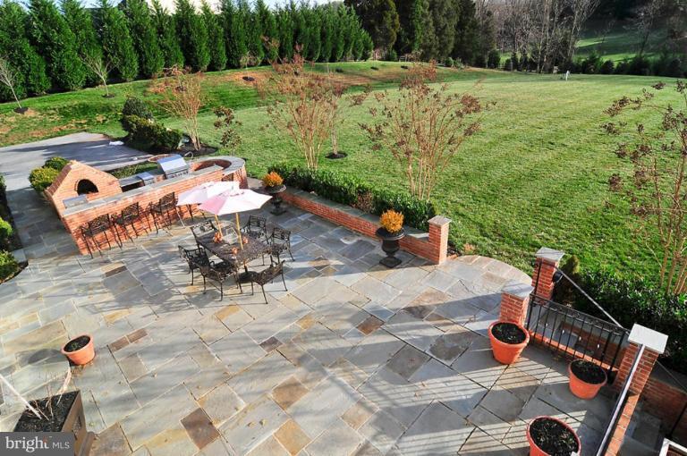 14810 Springfield Road Darnestown, MD 20874 - Photo 26 of 30 Patio