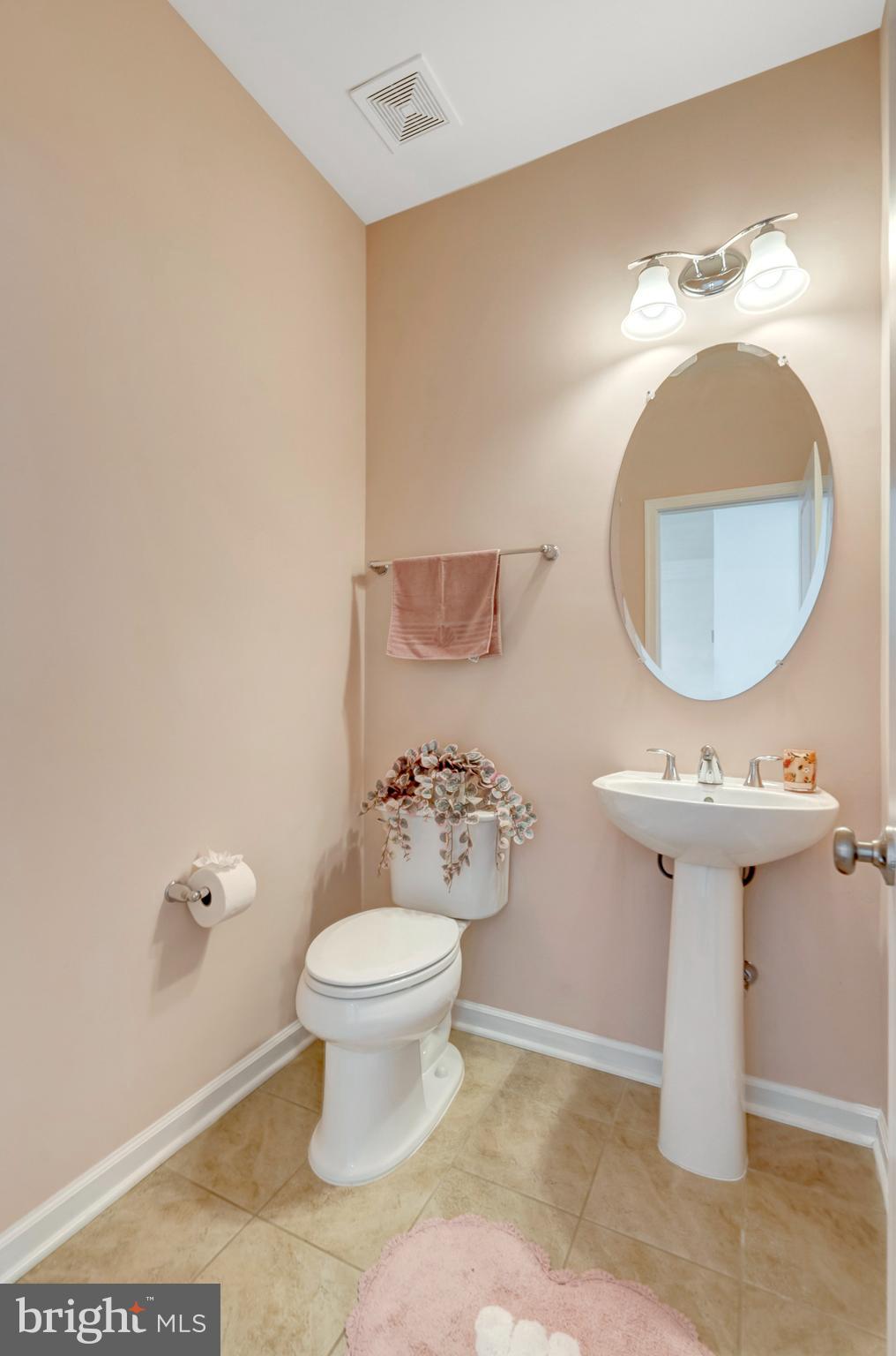 42634 Lancaster Ridge Terrace Chantilly, VA 20152 - Photo 14 of 63 a bathroom with a toilet sink and mirror