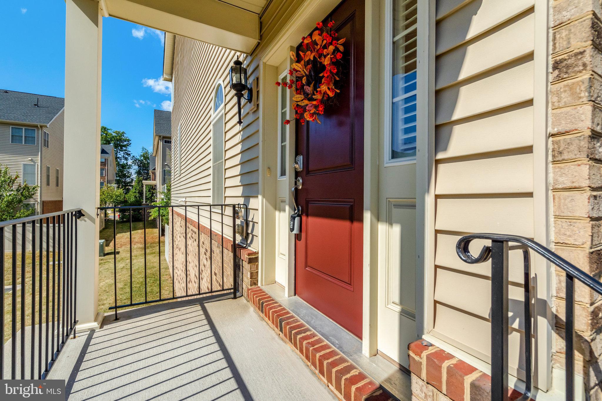 42634 Lancaster Ridge Terrace Chantilly, VA 20152 - Photo 5 of 63 Welcome home