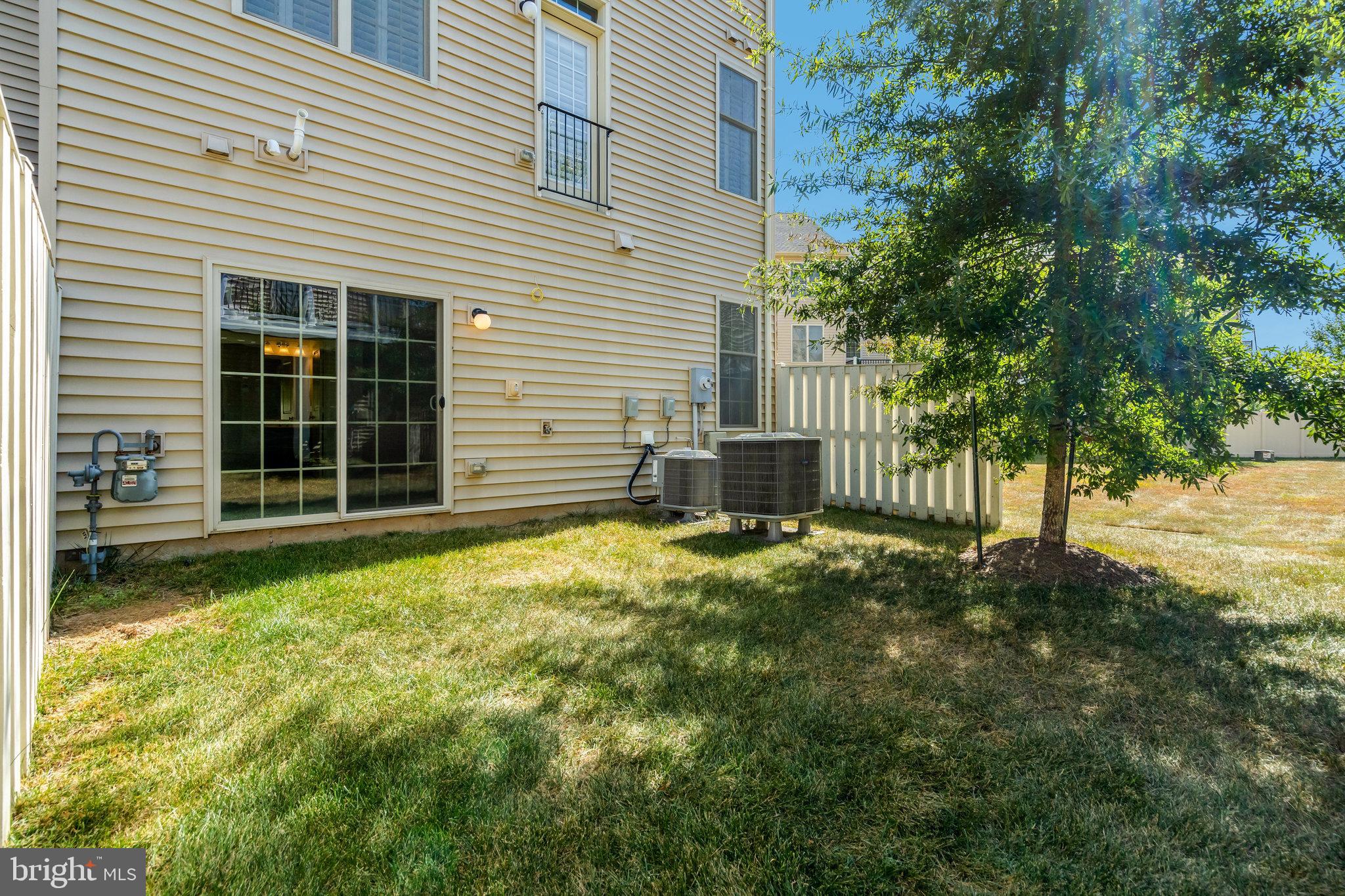 42634 Lancaster Ridge Terrace Chantilly, VA 20152 - Photo 60 of 63 a view of a backyard with a garden
