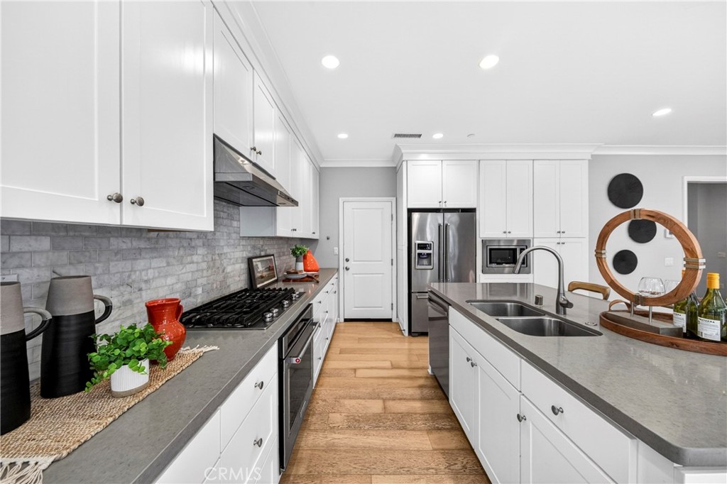245 Rodeo Irvine, CA 92602 - Photo 7 of 40