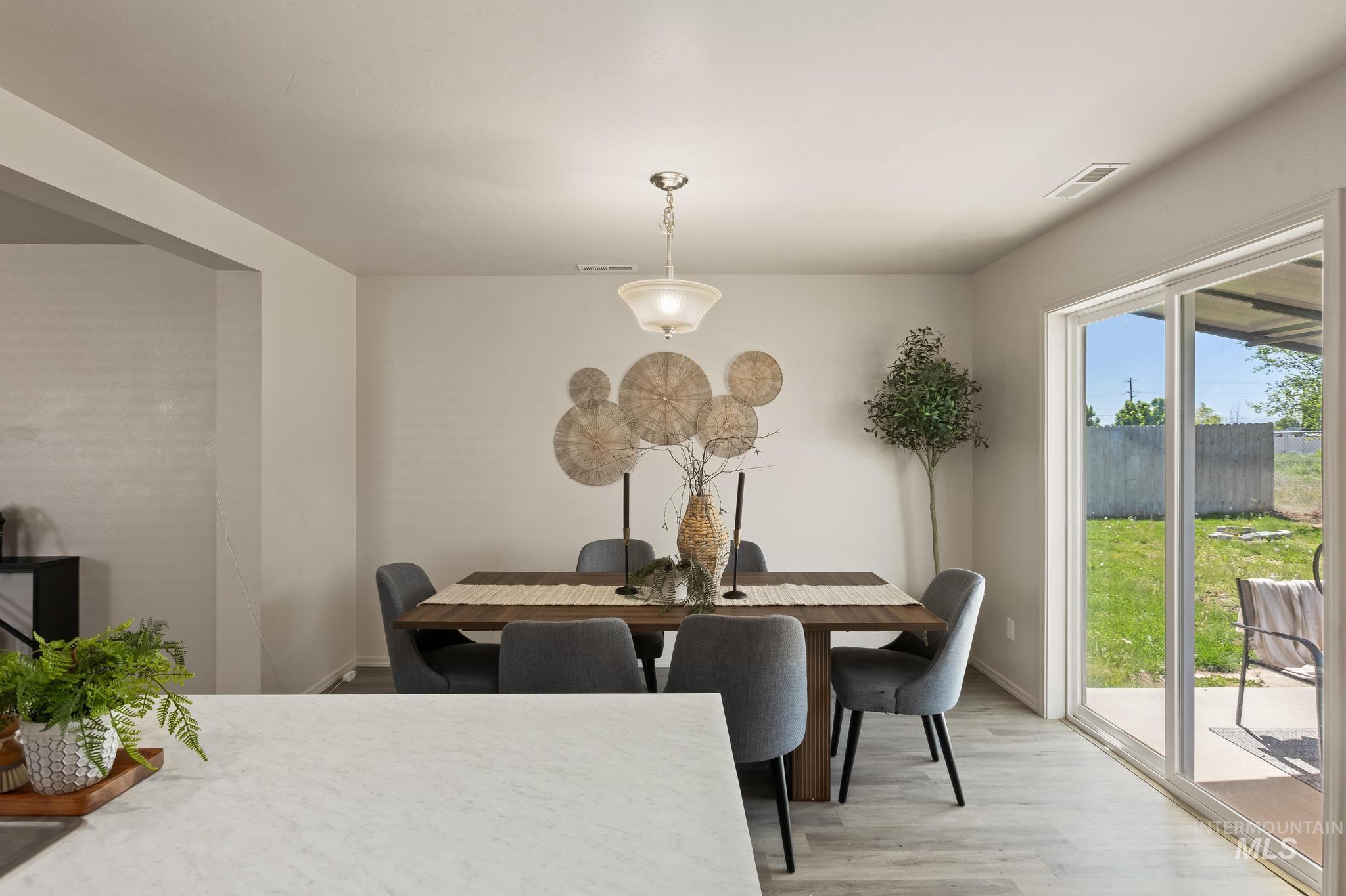 5506 Barkley Way Caldwell, ID 83607 - Photo 15 of 34 Dining area