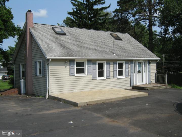 560 Jacksonville Road Warminster, PA 18974 - Photo 2 of 16 Exterior Back