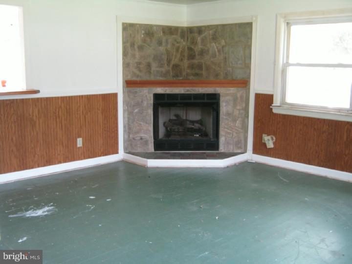 560 Jacksonville Road Warminster, PA 18974 - Photo 7 of 16 Living Room