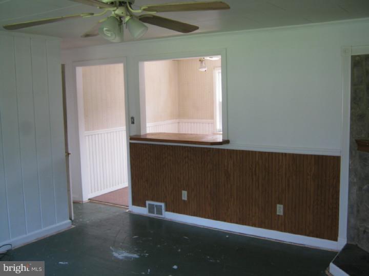 560 Jacksonville Road Warminster, PA 18974 - Photo 8 of 16 Living Room