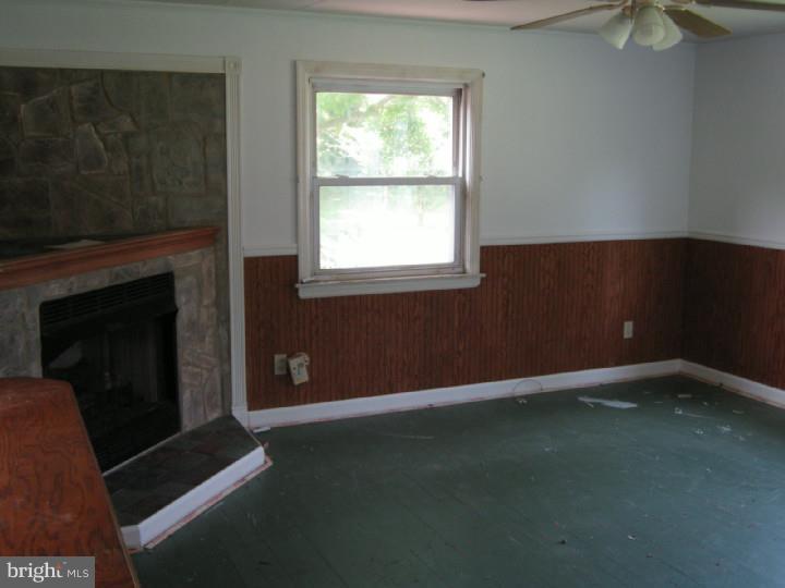 560 Jacksonville Road Warminster, PA 18974 - Photo 9 of 16 Living Room