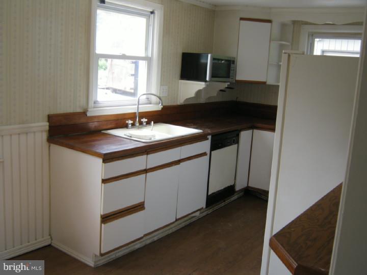 560 Jacksonville Road Warminster, PA 18974 - Photo 10 of 16 Kitchen
