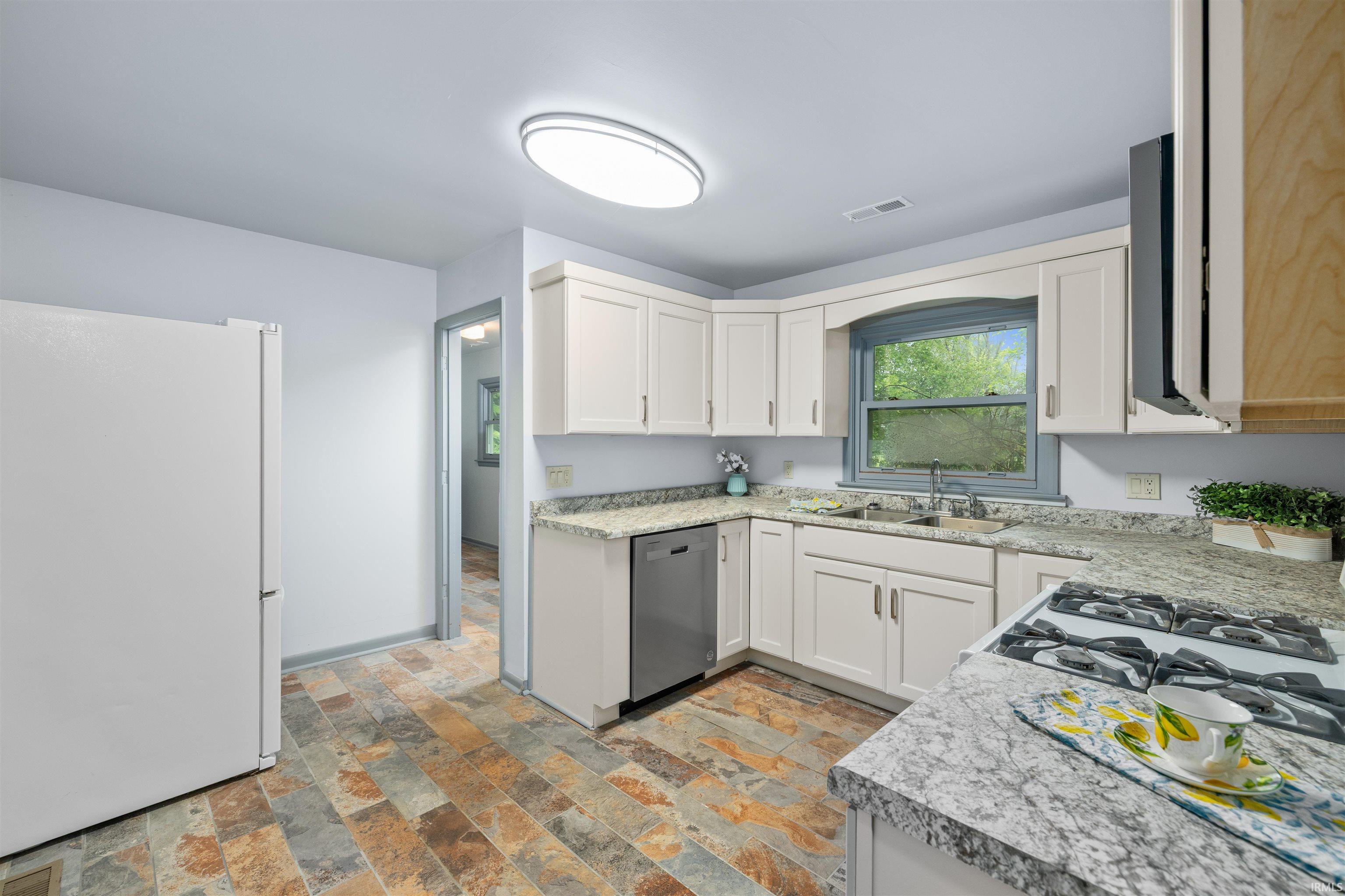 720 North Wayne Street Waterloo, IN 46793 - Photo 8 of 24