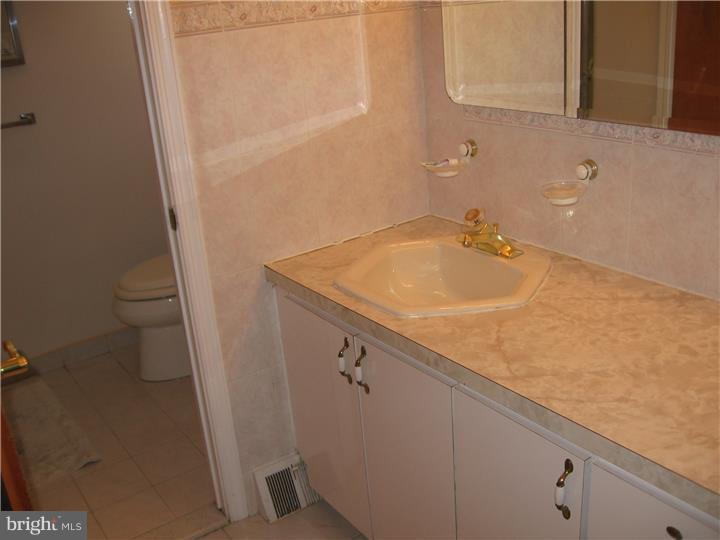 1850 Garth Road Philadelphia, PA 19116 - Photo 14 of 25 Gallery Image 14