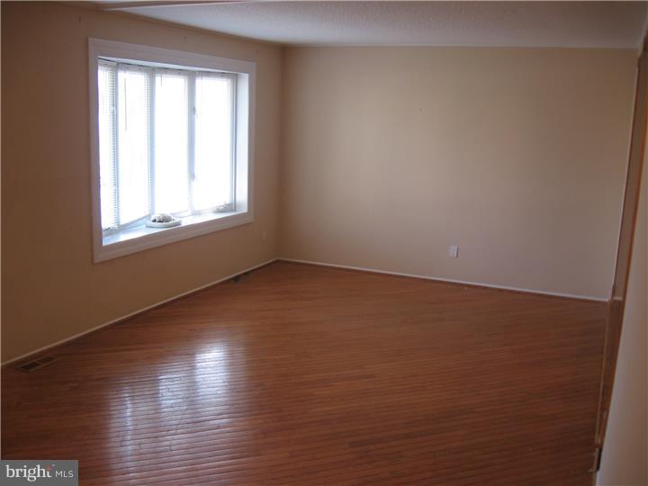 1850 Garth Road Philadelphia, PA 19116 - Photo 4 of 25 Gallery Image 4