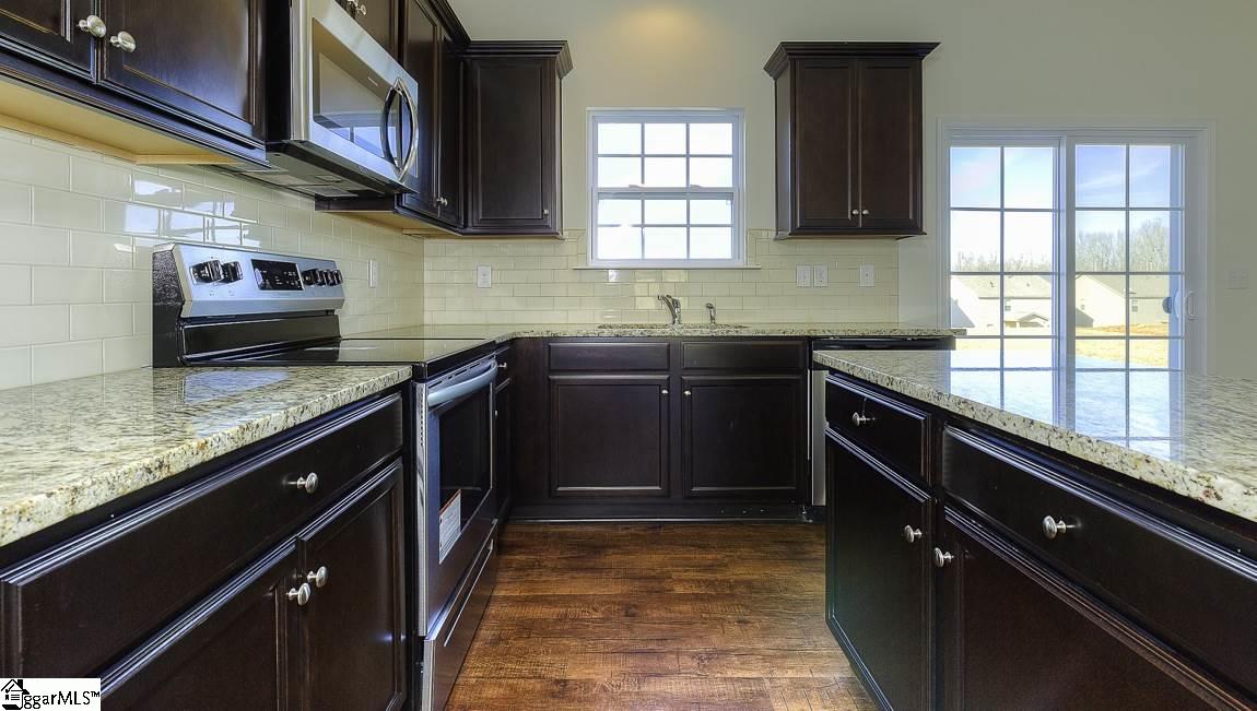 137 Lake Grove Road, Unit 136 Simpsonville, SC 29681 - Photo 5 of 26 Gallery Image 5