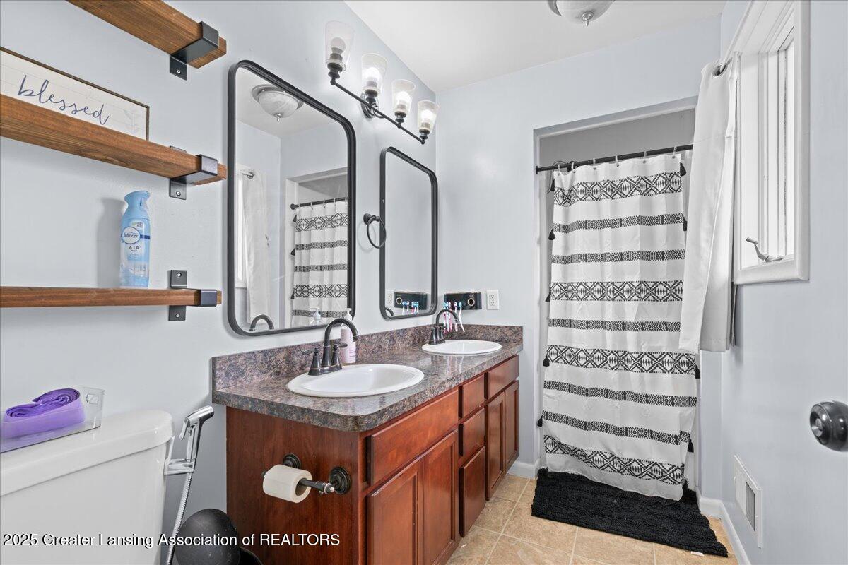 415 Holt Road Williamston, MI 48895 - Photo 37 of 37 37-Media Jett - 37