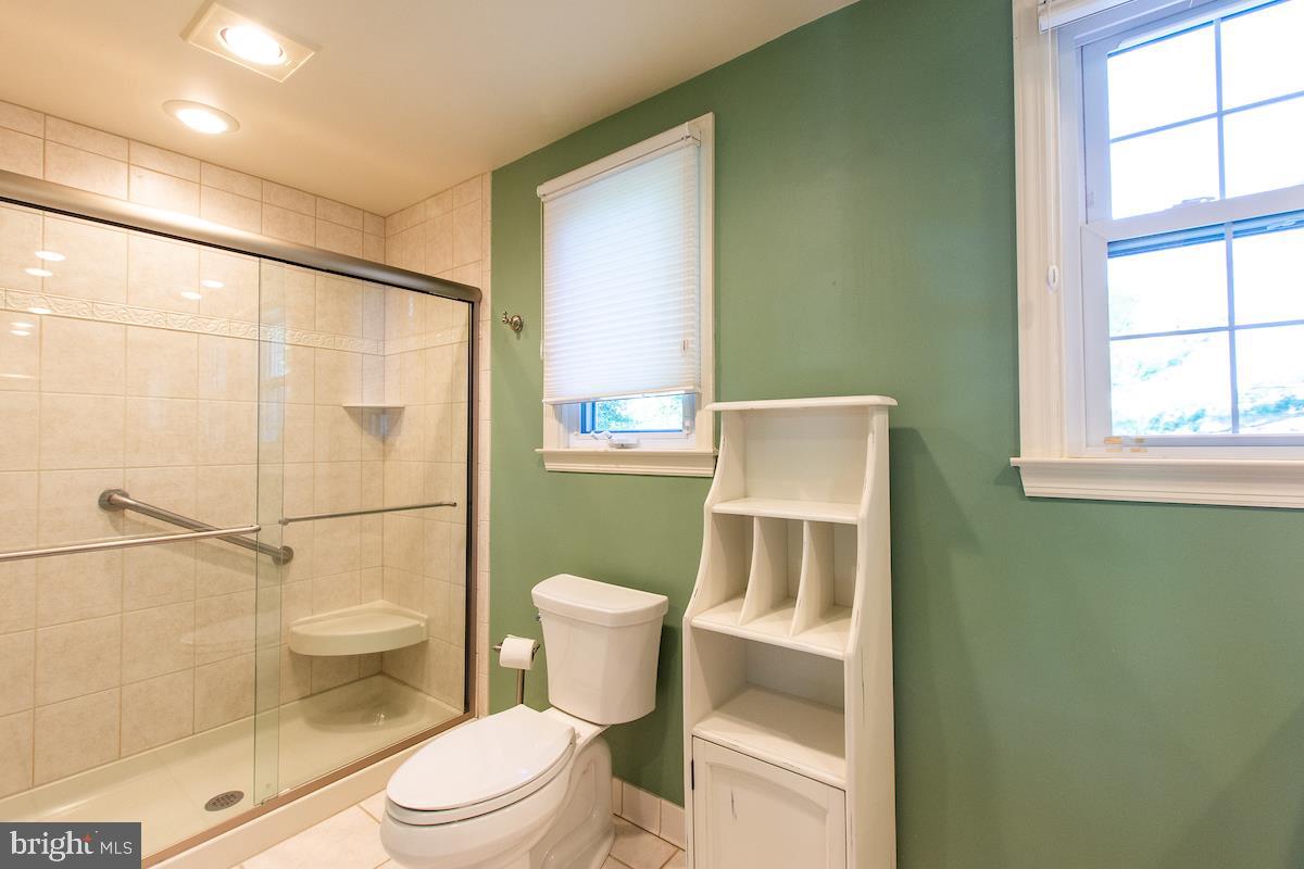 161 Devonshire Road Wilmington, DE 19803 - Photo 21 of 28 Second Floor Full Bath