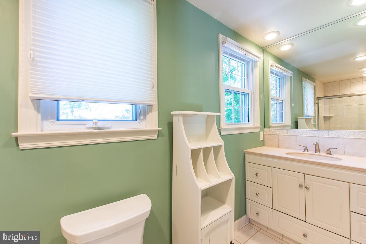 161 Devonshire Road Wilmington, DE 19803 - Photo 22 of 28 Second Floor Full Bath