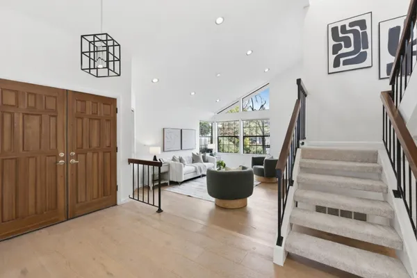 a view of entryway with livingroom