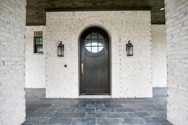 a view of entryway with a wall
