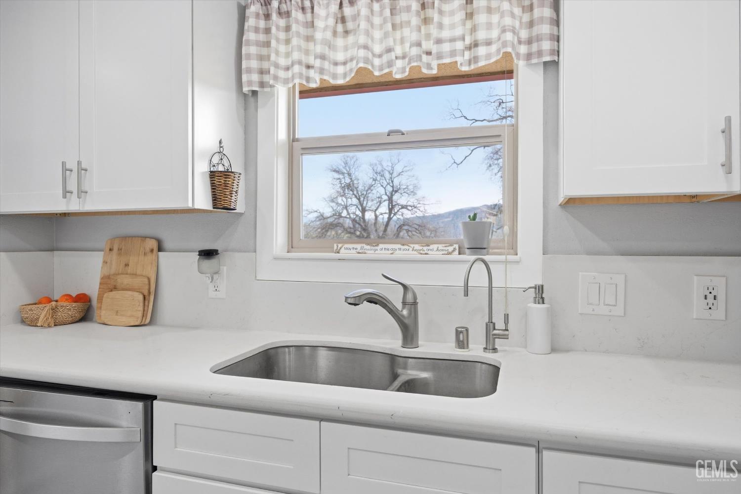 Undisclosed Address Tehachapi, CA 93561 - Photo 17 of 47