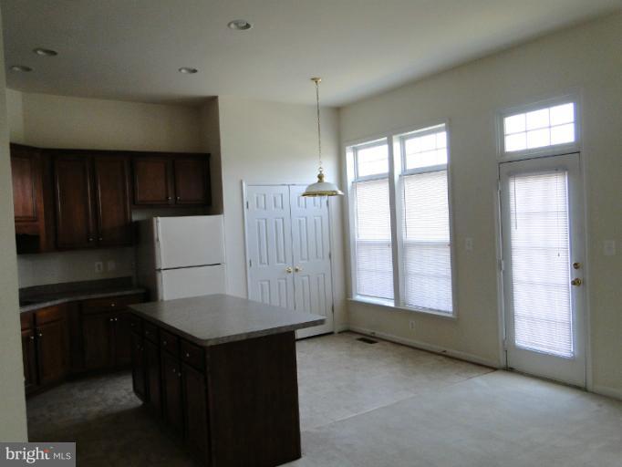 41948 Beryl Terrace Stone Ridge, VA 20105 - Photo 13 of 21 Kitchen