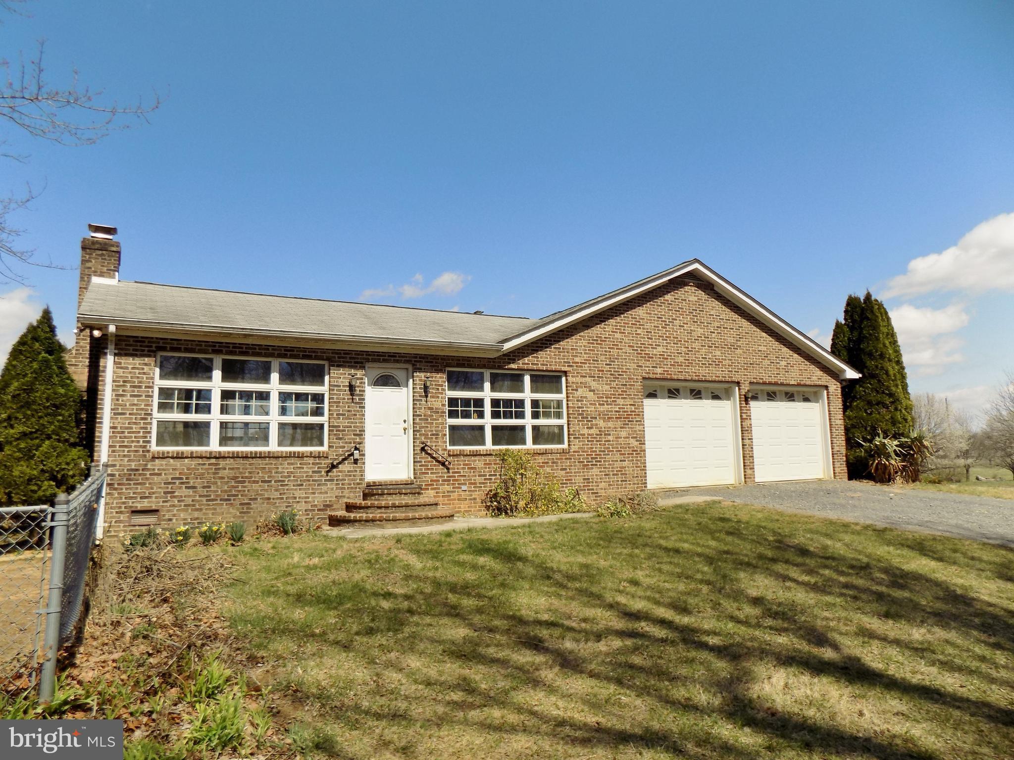 Exterior Side / Garage