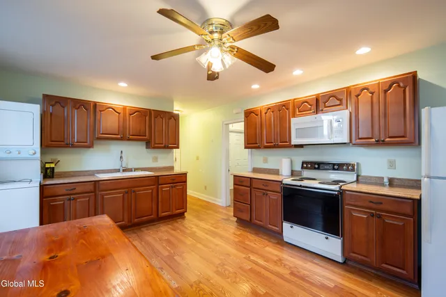 $1,400 | 1871 9th Avenue, Unit 1, Watervliet, NY 12189