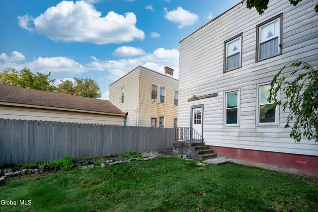 $1,400 | 1871 9th Avenue, Unit 1, Watervliet, NY 12189