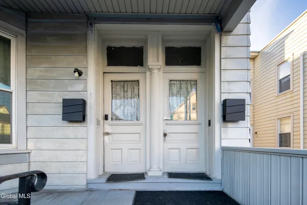 $1,400 | 1871 9th Avenue, Unit 1, Watervliet, NY 12189
