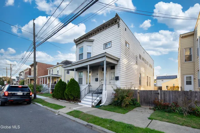 $1,400 | 1871 9th Avenue, Unit 1, Watervliet, NY 12189