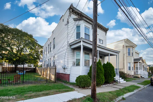 $1,400 | 1871 9th Avenue, Unit 1, Watervliet, NY 12189