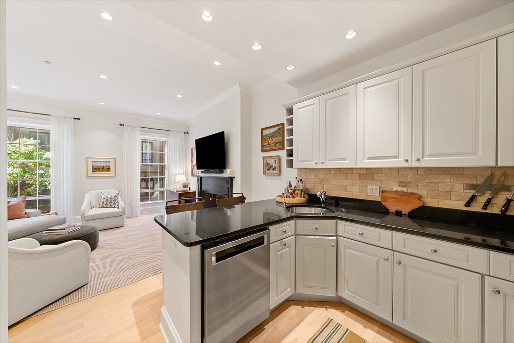 20 Hancock Street, Unit 2 Boston, MA 02114 - Photo 4 of 17