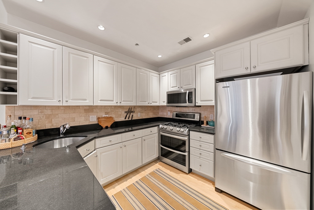 20 Hancock Street, Unit 2 Boston, MA 02114 - Photo 5 of 17