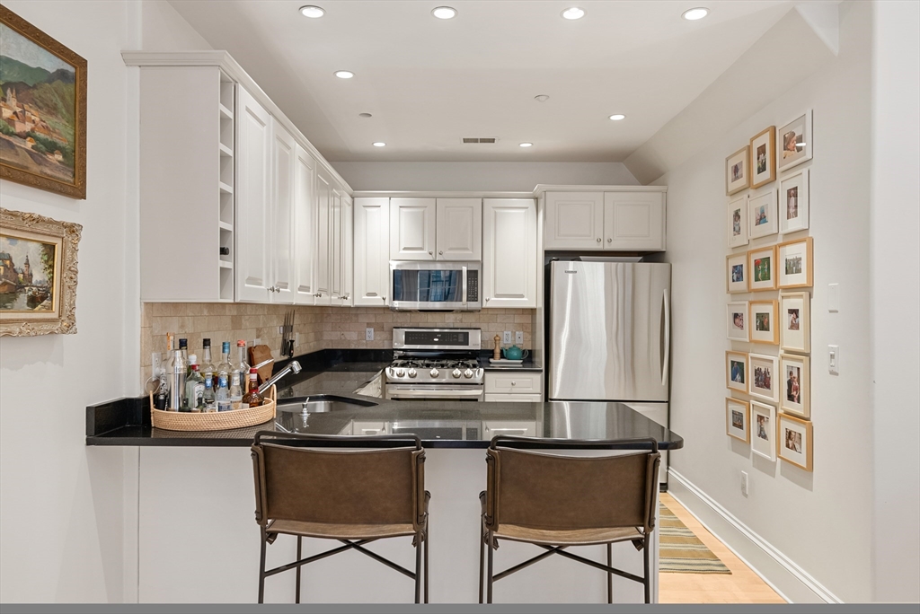 20 Hancock Street, Unit 2 Boston, MA 02114 - Photo 6 of 17