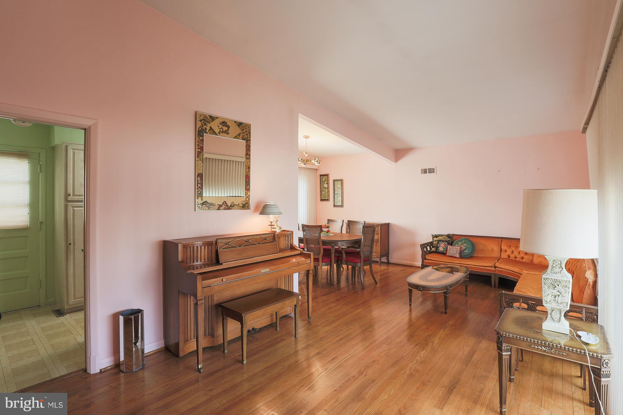 3303 Bonnie Road Baltimore, MD 21208 - Photo 2 of 17 Interior (General)