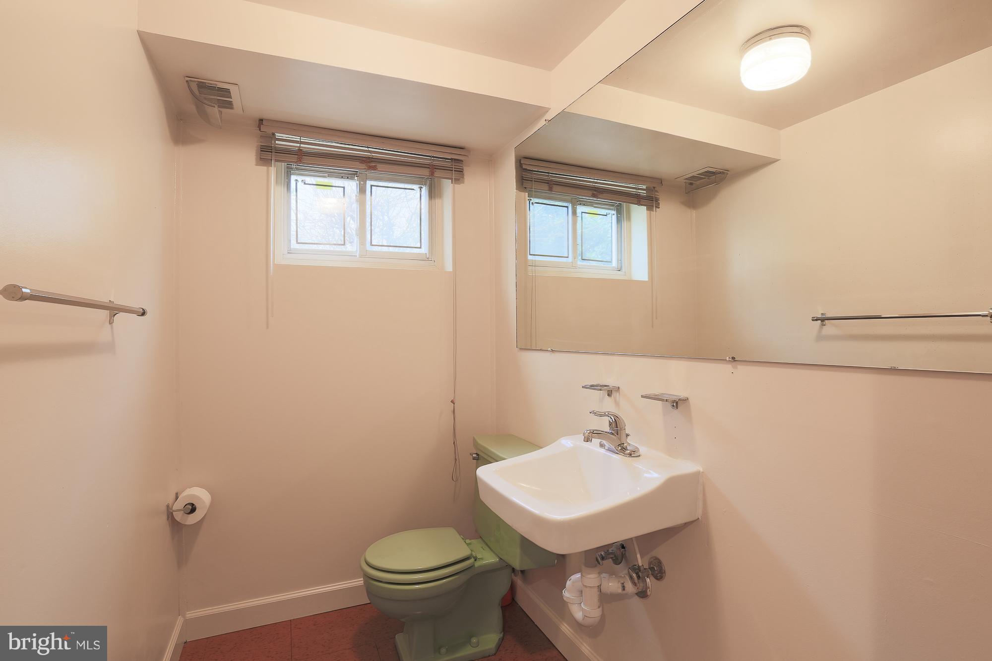 3303 Bonnie Road Baltimore, MD 21208 - Photo 11 of 17 Bath