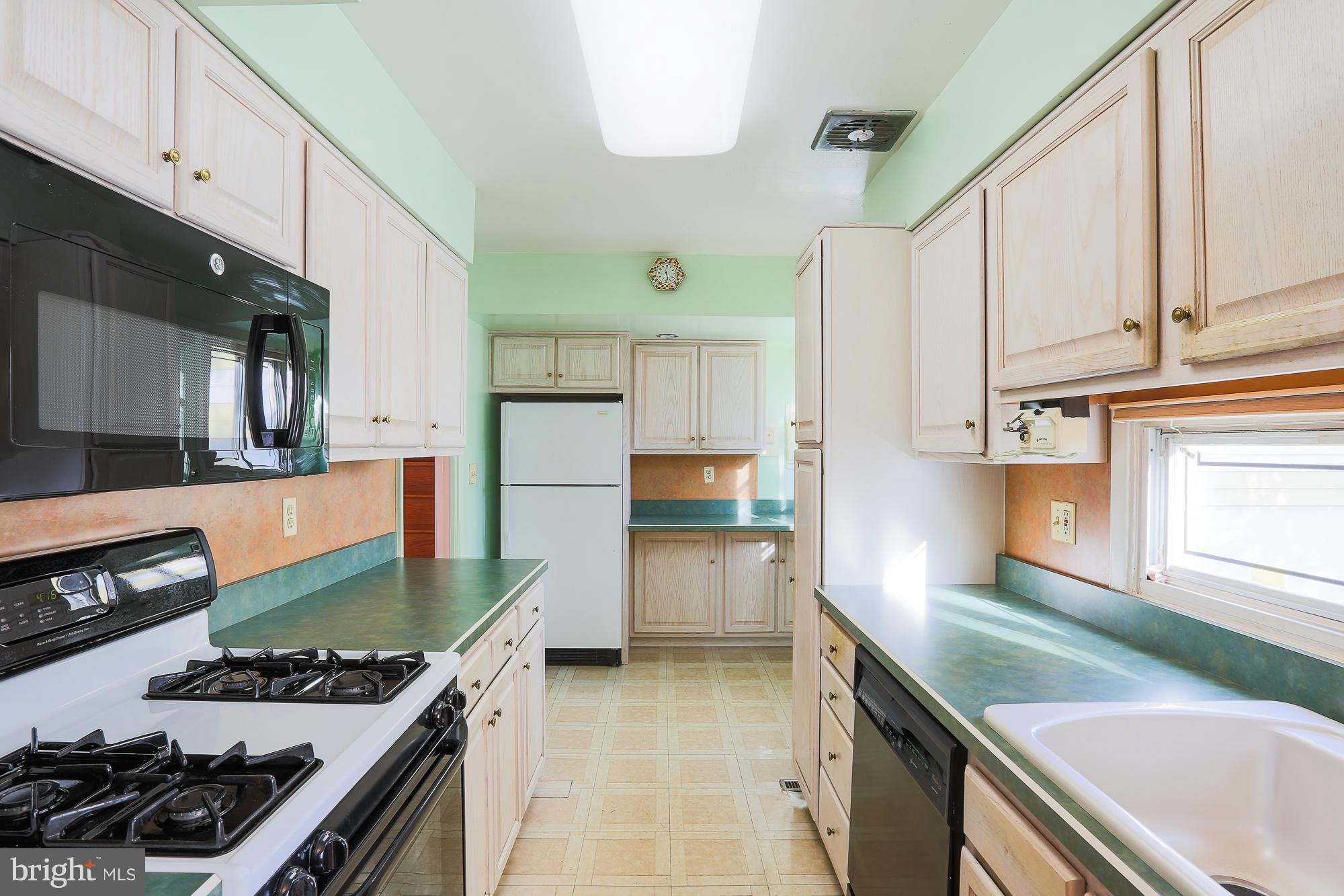 3303 Bonnie Road Baltimore, MD 21208 - Photo 9 of 17 Kitchen