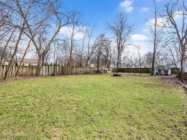a view of a yard with a house