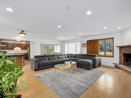 $624,999 | 5549 Laurel Avenue, La Grange Highlands, IL 60525